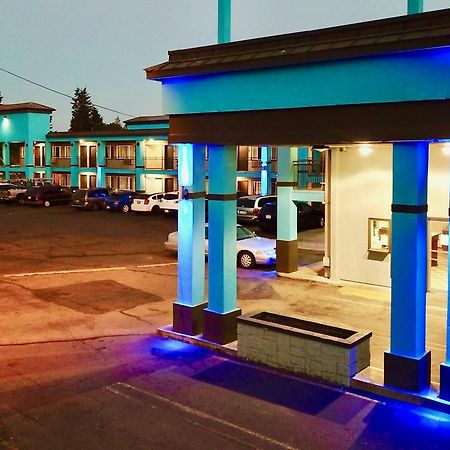 Holiday Lodge - Salem,Or Bagian luar foto